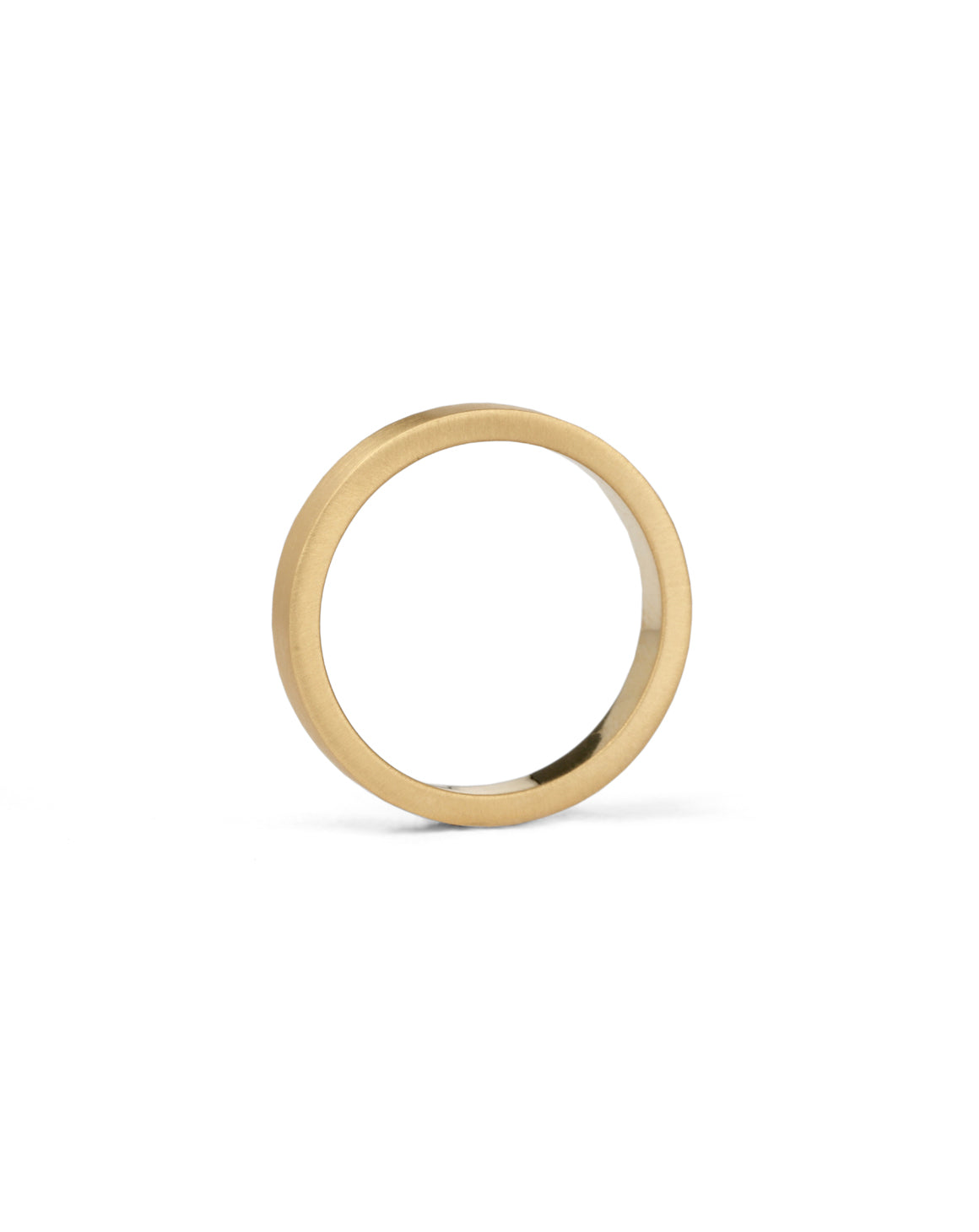 Flat wedding band. 18ct yellow gold, satin finish.