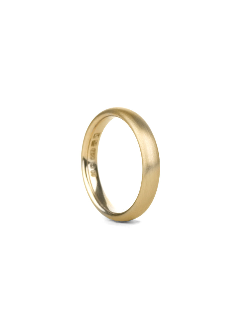 Curved ring band. 18ct yellow gold, satin finish.